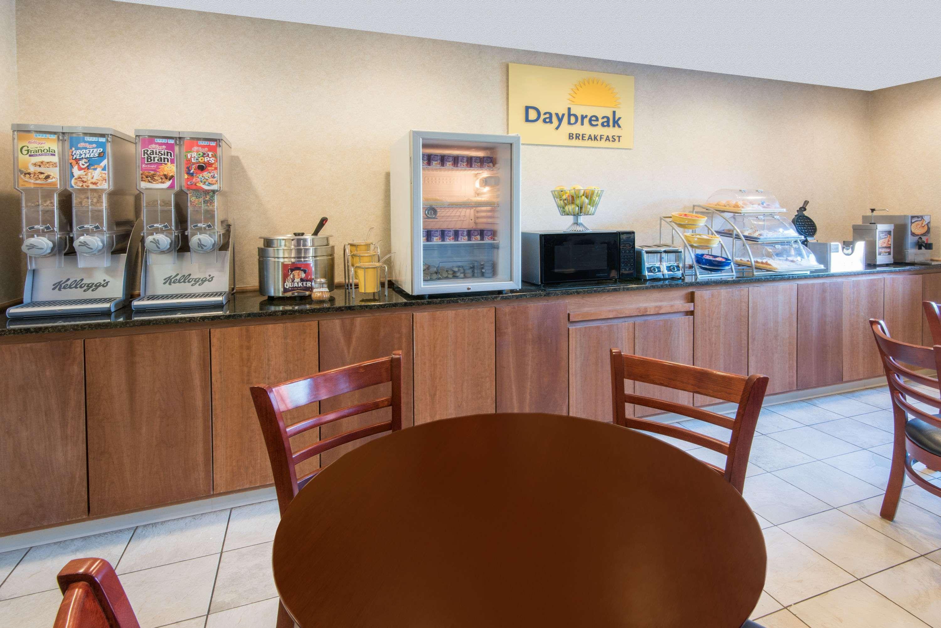 Days Inn By Wyndham Wooster Exterior photo