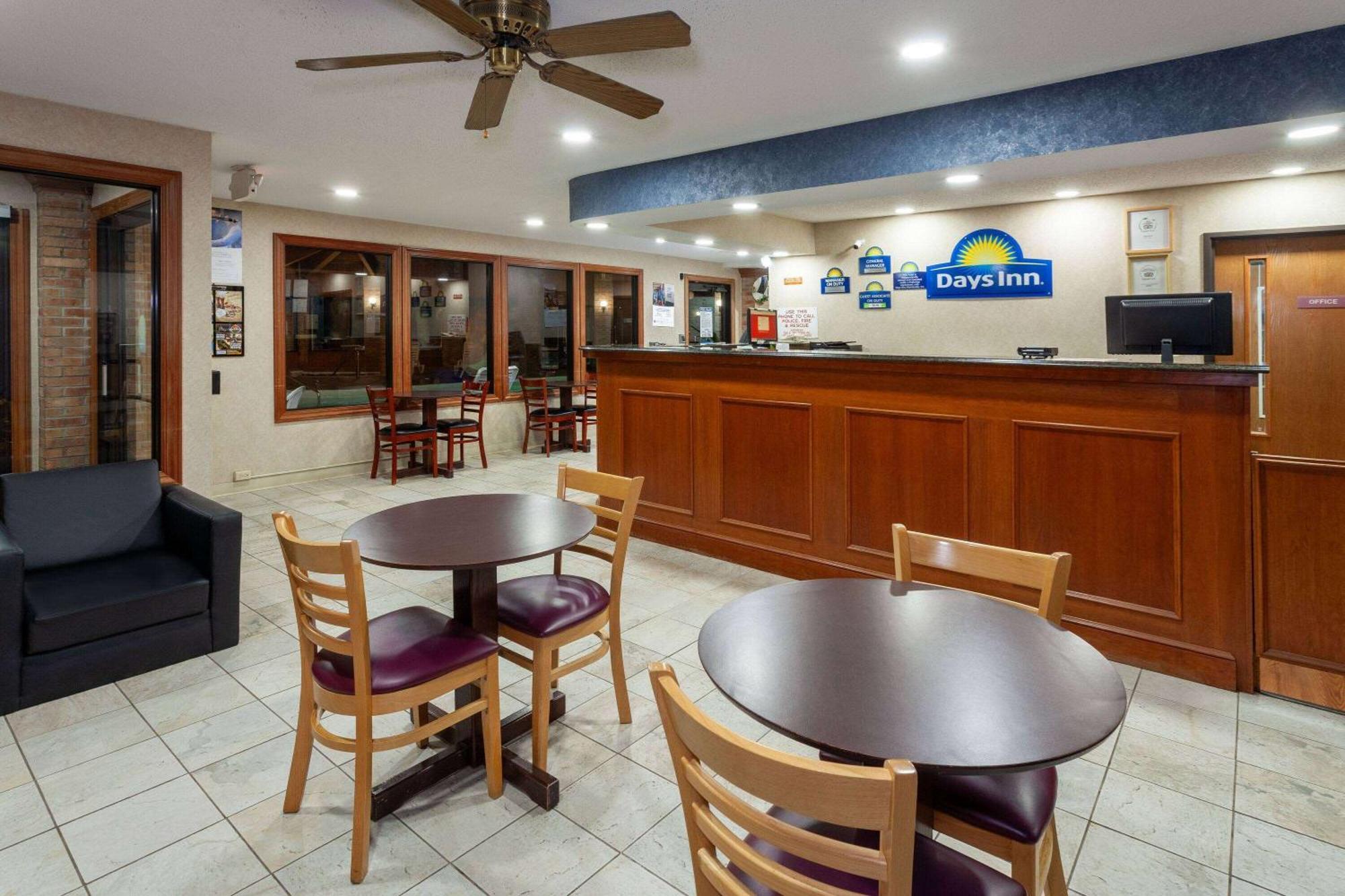Days Inn By Wyndham Wooster Exterior photo