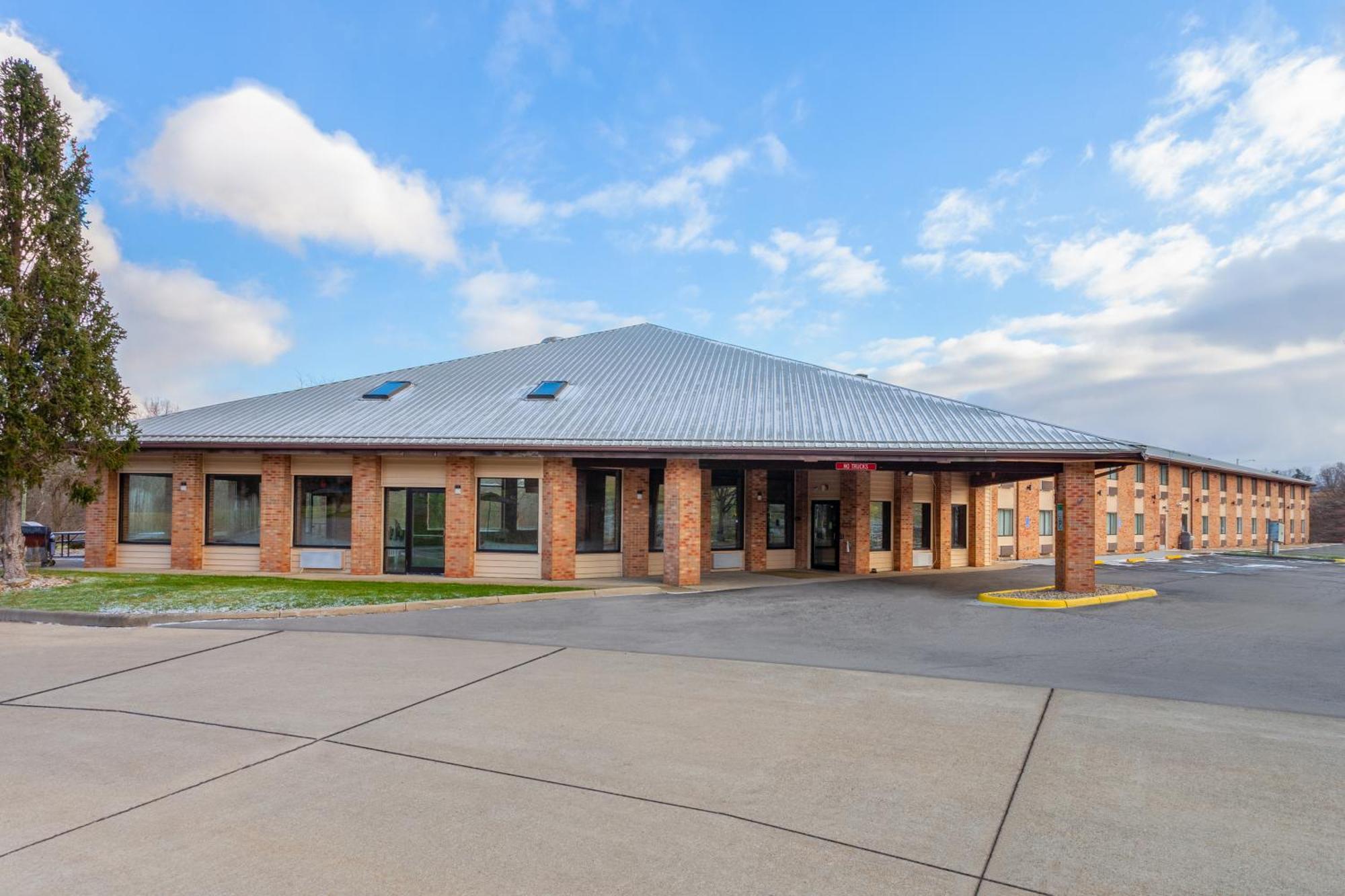 Days Inn By Wyndham Wooster Exterior photo