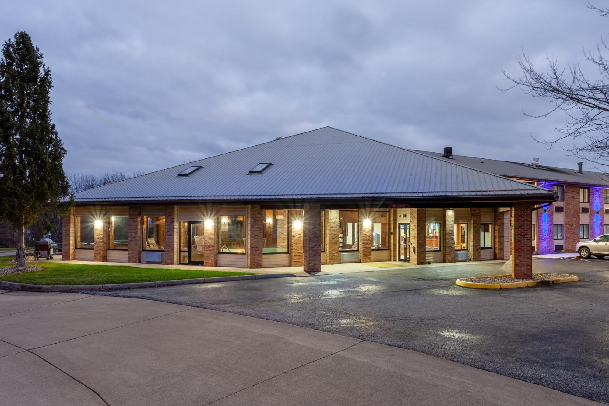 Days Inn By Wyndham Wooster Exterior photo